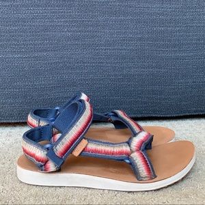 Teva universal sandals size 6